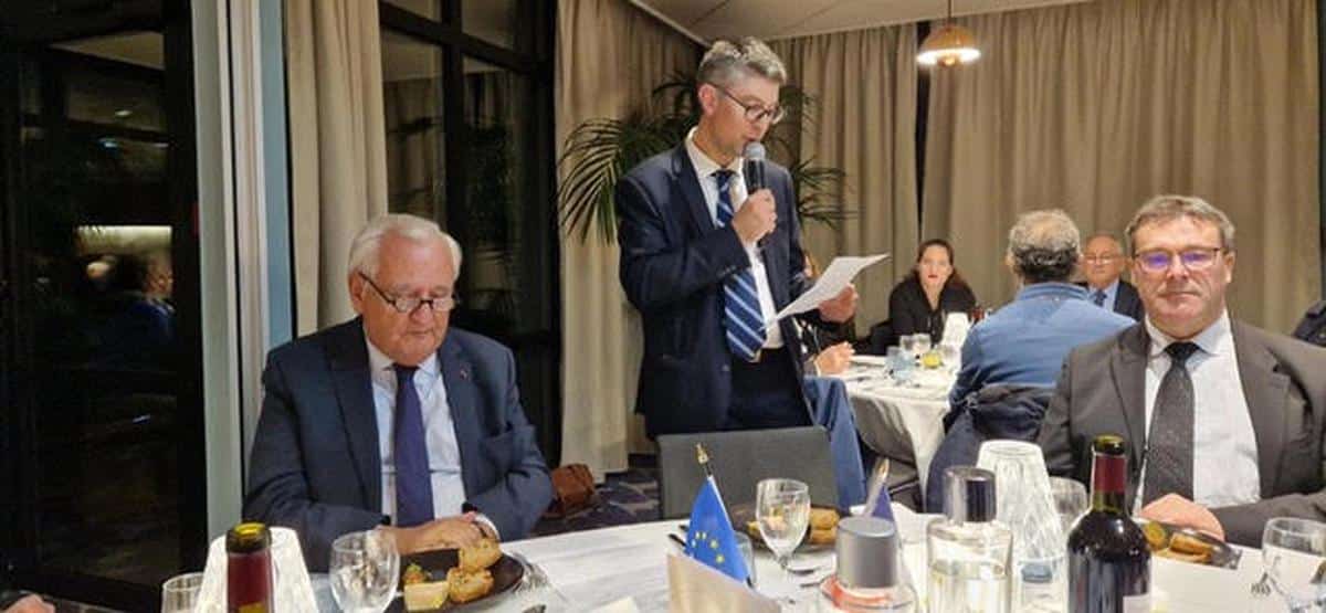, Jean-Pierre Raffarin ouvre le débat à Royan