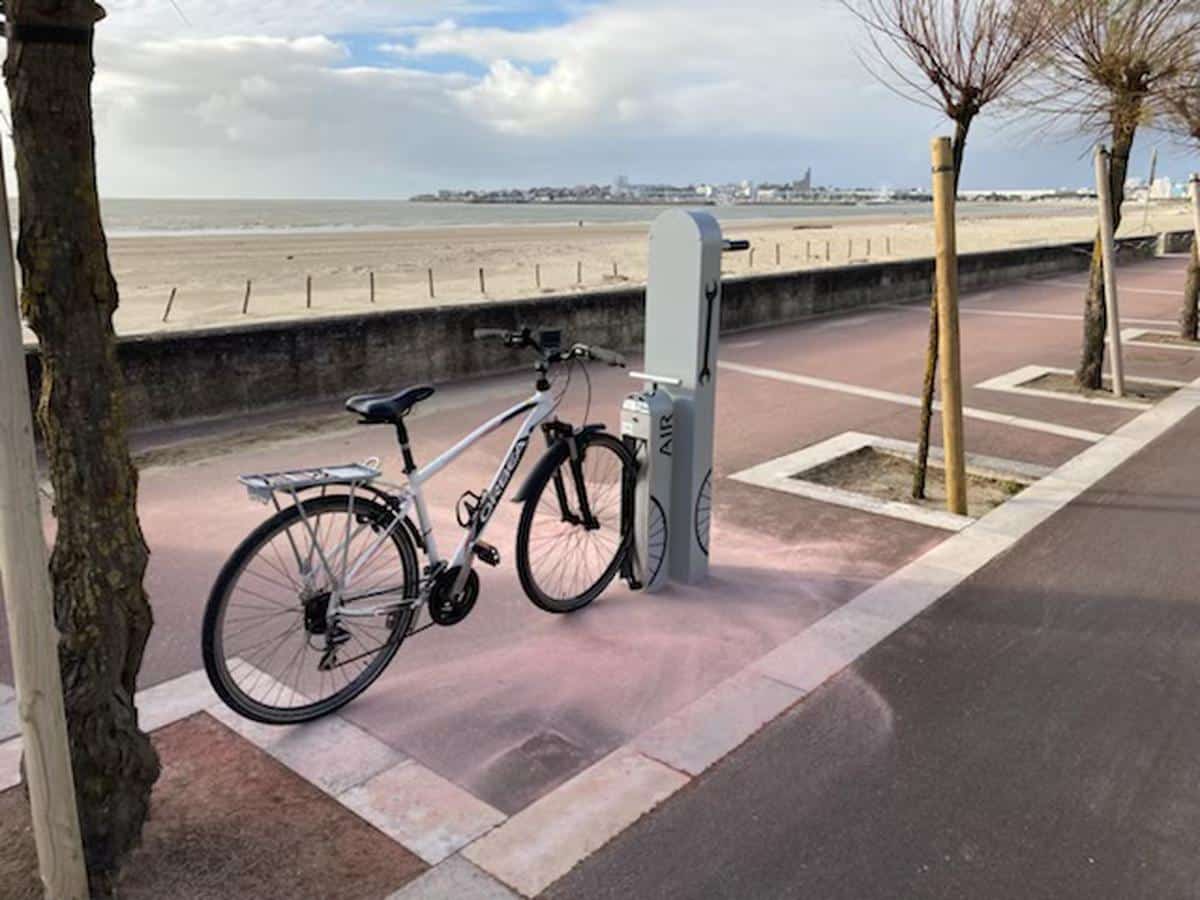 Royan : deux stations de gonflage et de réparation de vélo installées