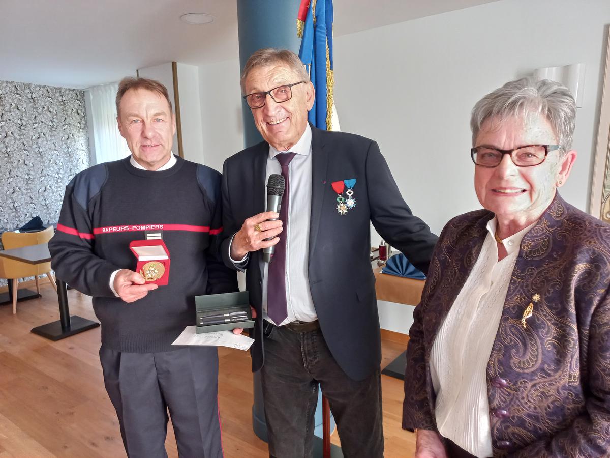 , À Royan, Légion d’honneur et ordre du Mérite rendent hommage aux sapeurs-pompiers