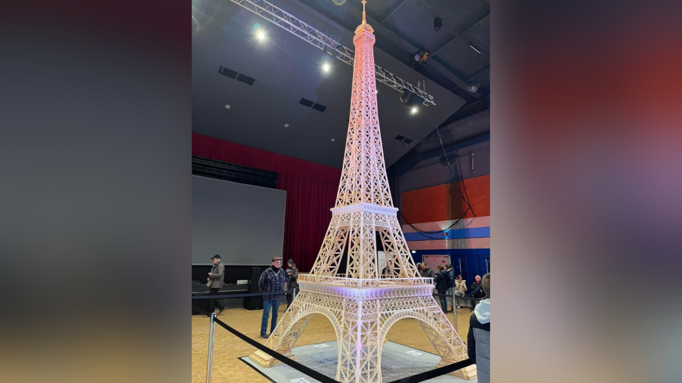 , Une Tour Eiffel construite en allumettes par un Français pourrait entrer au Guinness des records