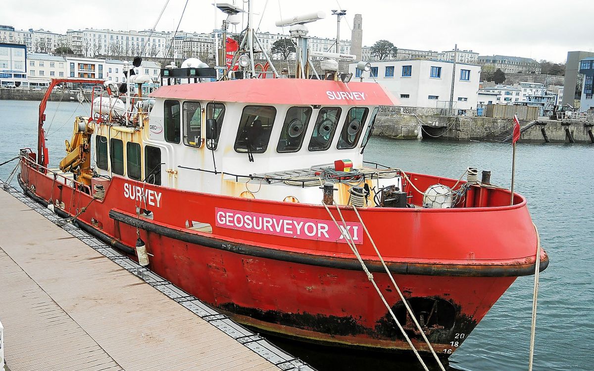 , Au port de Brest, le Geosurveyor XI est en relâche météo avant Royan